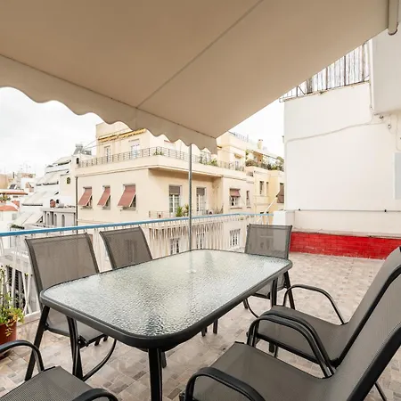 Yestayhomes Three Bedroom Sina Apartmán *